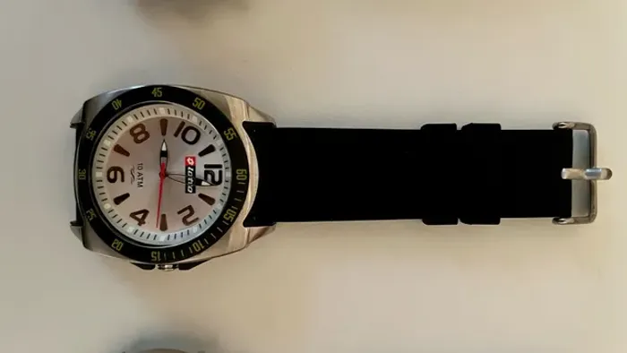 Relógio Italiano Lotto caixa de alumínio, pulseira de silicone.