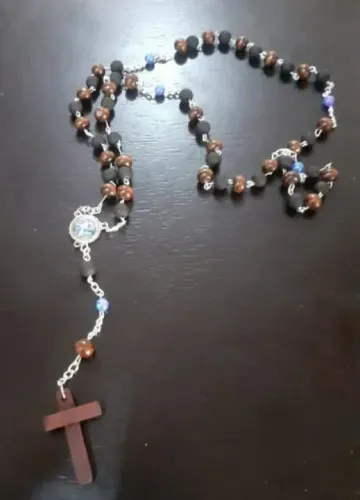 Terço pretos velhos em madeira