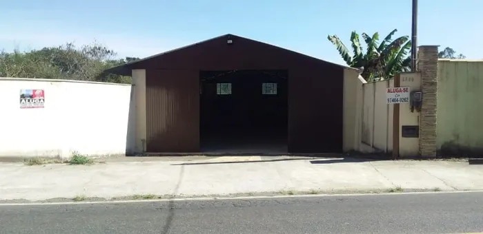 Galpão amplo e arejado para locação!