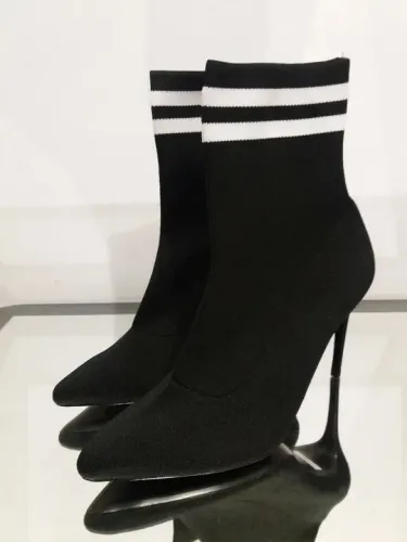 BOTA SCHUTZ. NOVA. TAMANHO 40.LINDA!
