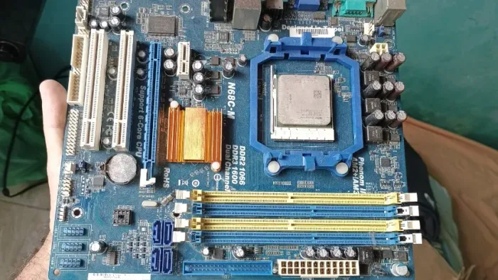 placas mãe ddr 2 e 3\Phitronics N68C-M (Socket AM3AM2+AM2) liga sem video