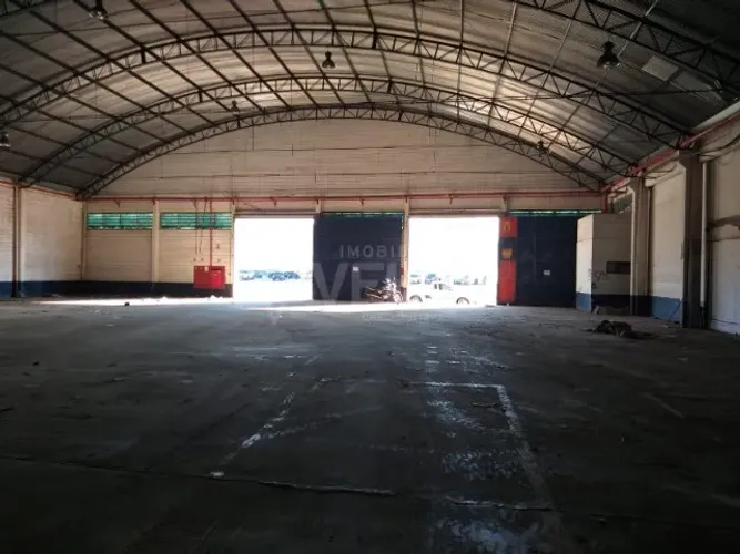 Aluga-se Barracão na Av. Principal 