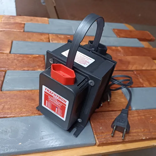 Auto transformador compacto 5000 va
