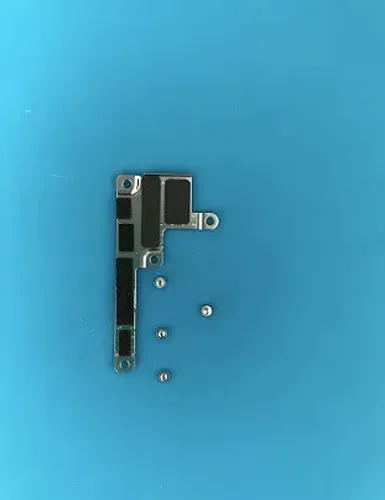 Blindagem da Bateria Iphone 8 Plus com parafusos.