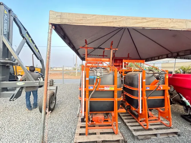 Pulverizador Agrícola 600 lts, barra de 12 mts