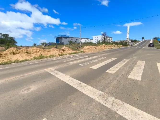 Amplo Terreno Comercial ESQUINA a 200m da Via Rápida Criciúma ACEITA parcelamento direto