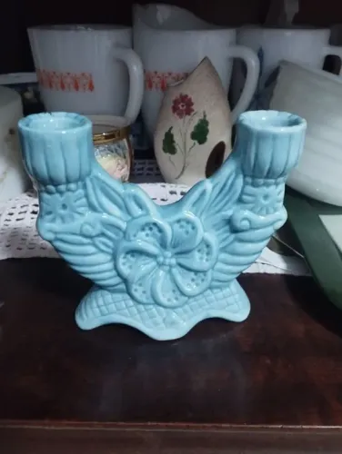 Castiçal antigo azul bebê 