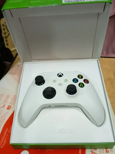 Controle Xbox Series S/X Branco semi novo.
