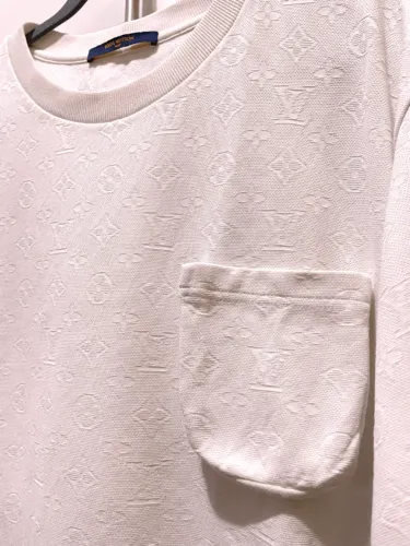 Louis Vuitton - Monograma 3D Pocket Camiseta Original
