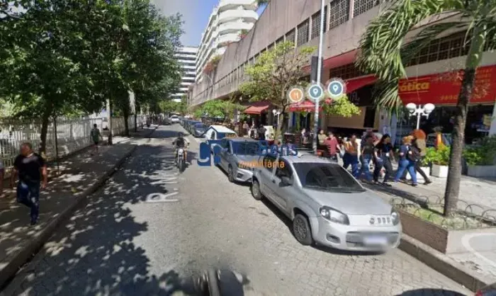 Loja : / Comercial / Pilares
