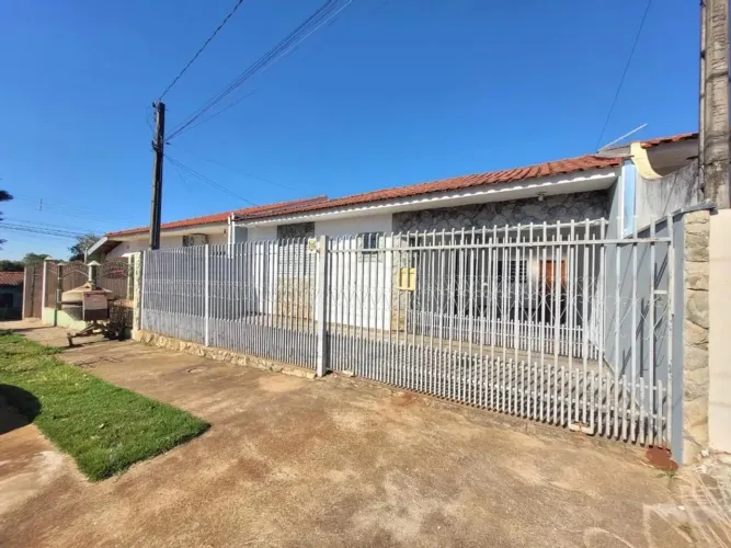 Casa para alugar em Maringá, Jardim Oásis, com 3 quartos, com 85 m²