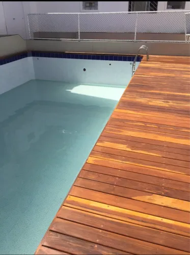Deck e pergolado de madeira. Construção e reformas.