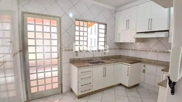 Casa à venda, 3 quartos, Santa Mônica - Uberlândia/MG - Rotina Imobiliária