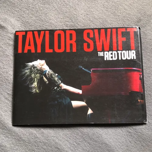 Tourbook Red - Taylor Swift