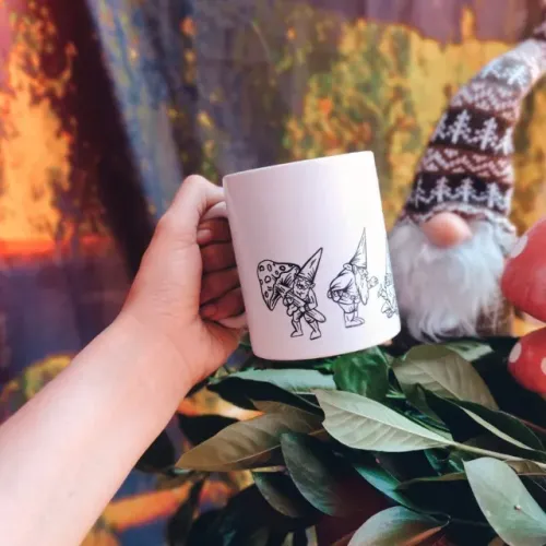 Caneca Gnomos Cerâmica 325ml Almandra