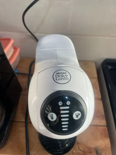 Cafeteira Dolce Gusto em perfeito estado