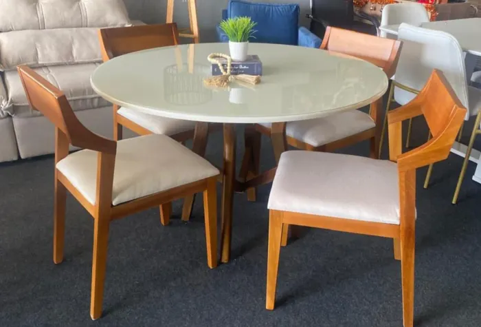 Mesa de Jantar Redonda com 4 Cadeiras em madeira maciça levina