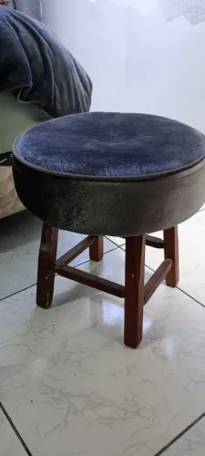 Puf Cinza aveludado, estofado