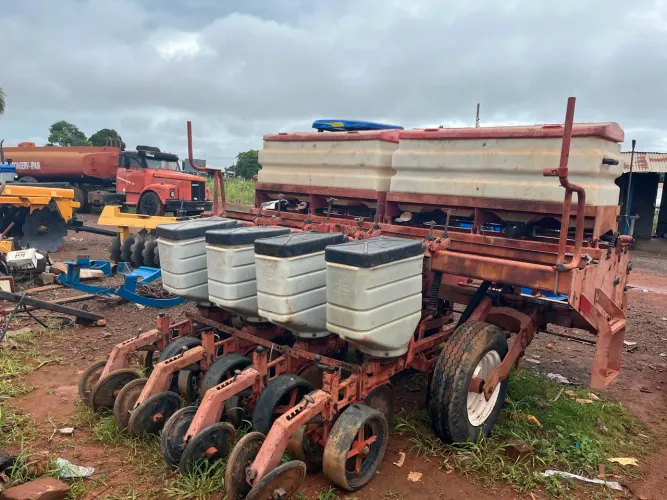 Plantadeira Stara Sfil 4 linhas Revisada - plantio direto 