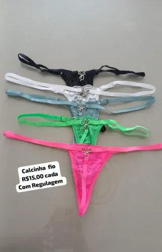 Calcinha modelo fio com detalhe em pingente