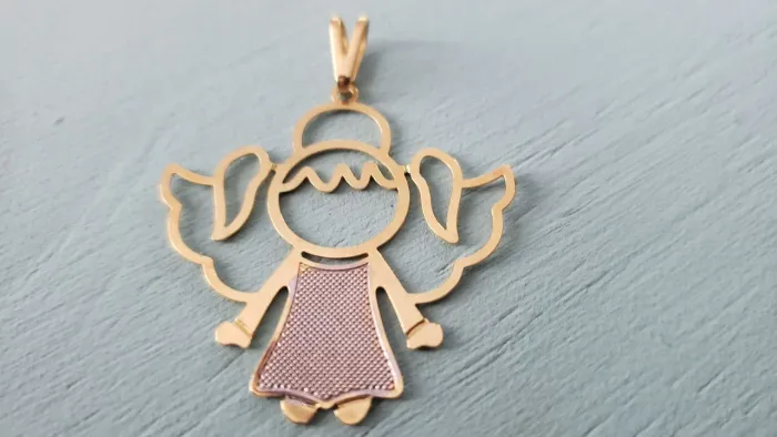 Pingente anjinha em banho de ouro