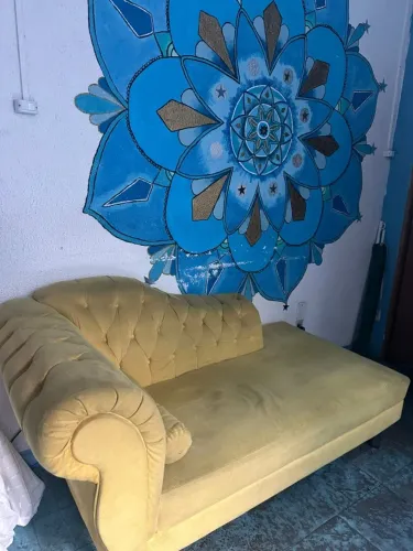 Divã Recamier Sofá Amarelo 160cm Lado Esquerdo Suede