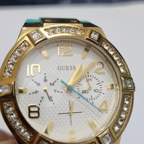 Relógio guess dourado com strass pulseira verde de silicone analógico com ponteiros 