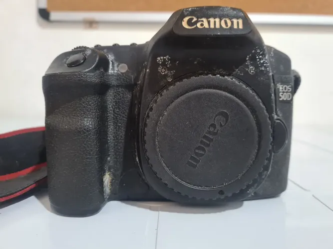 Corpo Canon EOS 50D + 4 baterias + Grip (com defeito) - Leia a descrição