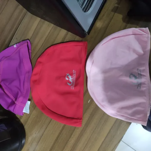 Lotinho Toucas de natação Hammerhead ( tudo por 15,00)