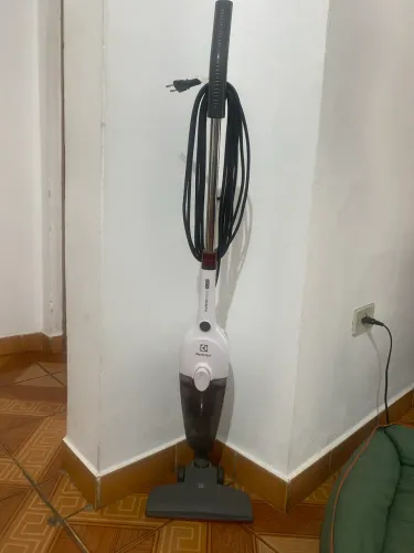 Vassoura e aspirador portátil elétrico