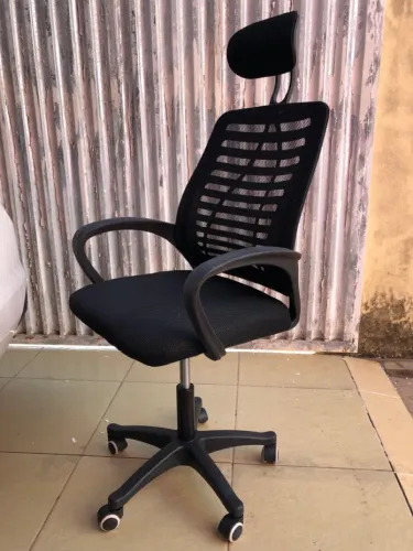 Cadeira de Escritório Presidente Secretaria com Ajustes do Pescoço Telada Fácil de Lavar