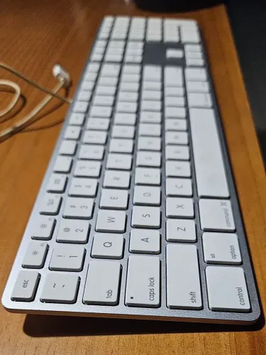 Teclado Apple Magic Keyboard A1243 C/ Fio Usb Original