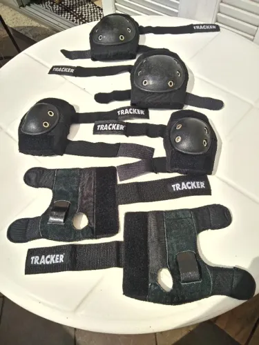 Kit De Proteção Skate/patins Tracker Adulto Tamanho P 