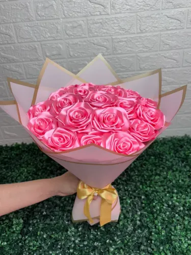 Buquê de rosas de cetim