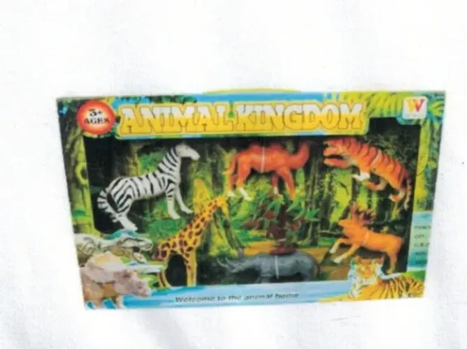 animais da selva em cx 105 peças , 6 peças por cx , os animais tem de 15 a 18 cm de compri