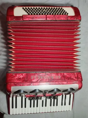 Acordeon Scandalli - 80 baixos, usado, em ótimo estado. Fotos reais.<br>