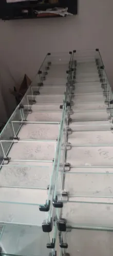 Dois balcões de vidro para loja.