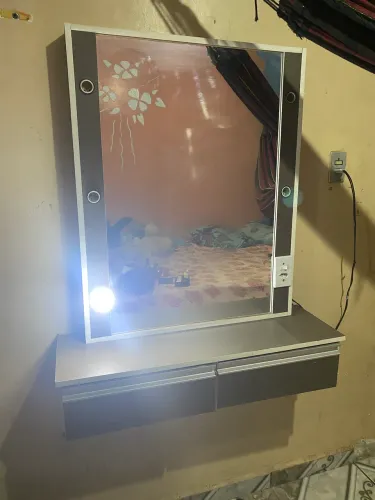 Penteadeira de MDF com espelho 