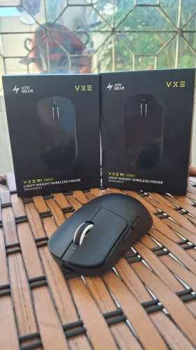 Mouse Gamer Sem Fio ATK VXE Dragonfly R1 SE+ - Ultraleve 51g (PAW3395 SE / Tri-Mode