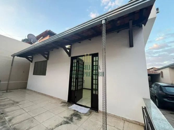 Casa linear 3 Quartos e 3 banheiros e 4 vagas lote 360m² á venda no bairro Braúnas.