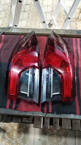 Par de lanterna traseira Toyota Corolla 20/26