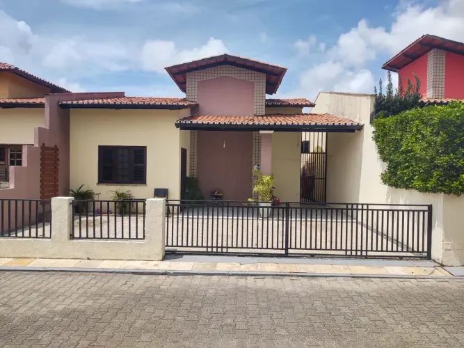 Linda casa no Cambeba a venda em condomínio fechado