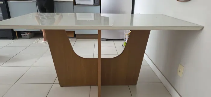Mesa de Jantar com Tampo de Vidro 160cm