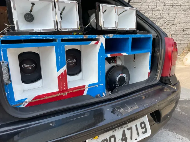 Som automotivo, tocando perfeitamente, som de paredão