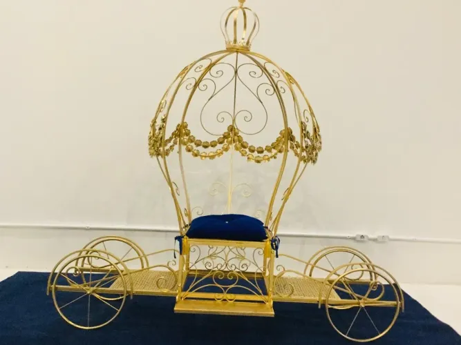 Decoração para festasCarruagem Cinderela tamanho grande