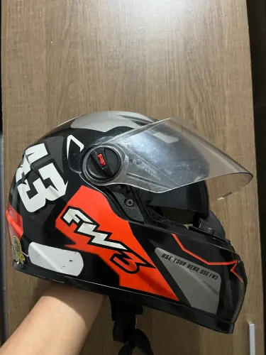 Vendo esse capacete 250