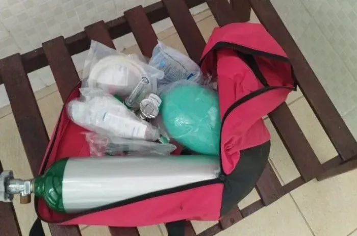 Kit primeiro socorros para piscina 