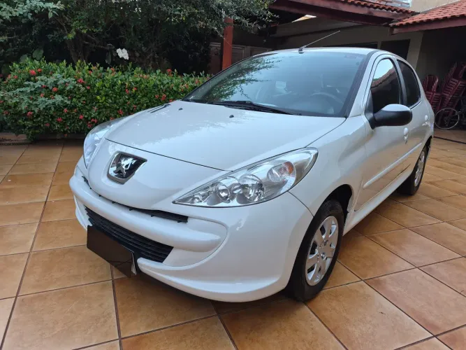 Peugeot 207 Active 1.4 Flex 8V 5P 2014
