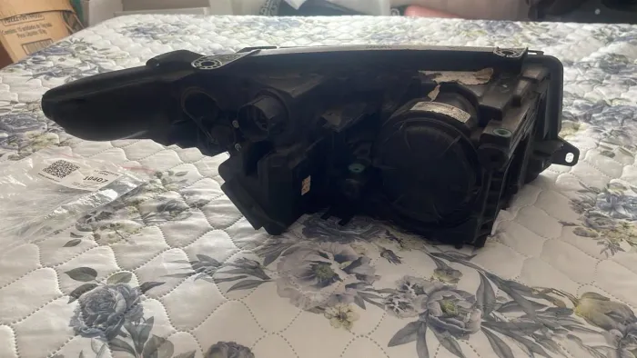 Farol de Ranger Rover Sport sem a lente  
