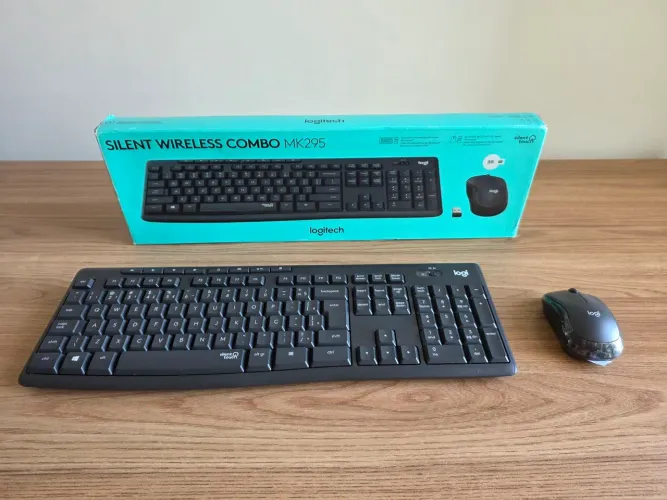 Teclado e mouse Logitech Silent Wireless MK295